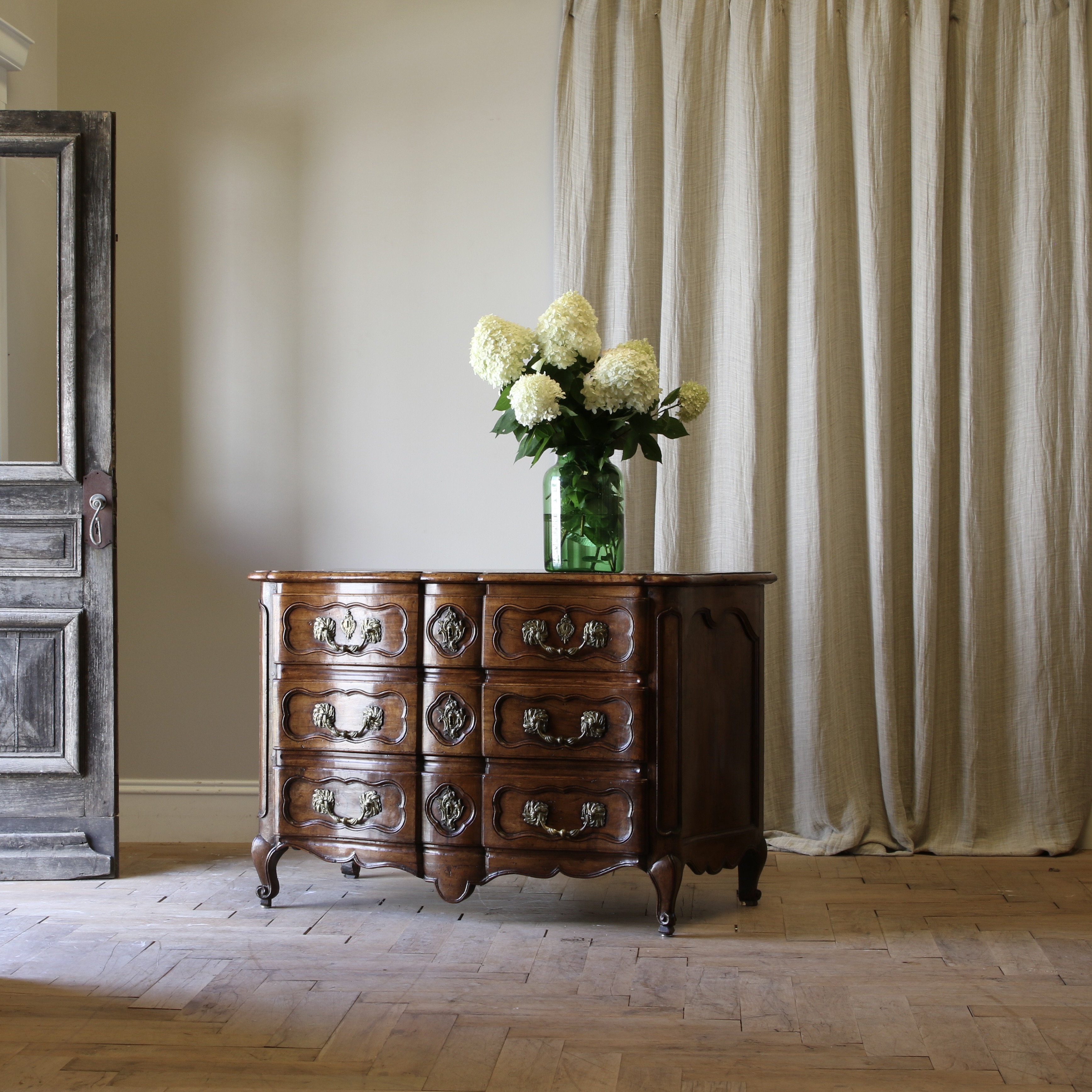 153-31 - Louis XIV Commode